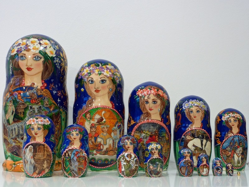 http://www.matrioskaonline.it/en/files/Matrioska-Nesting-doll-Matrioska-Nesting-doll-56-1024x768.jpg